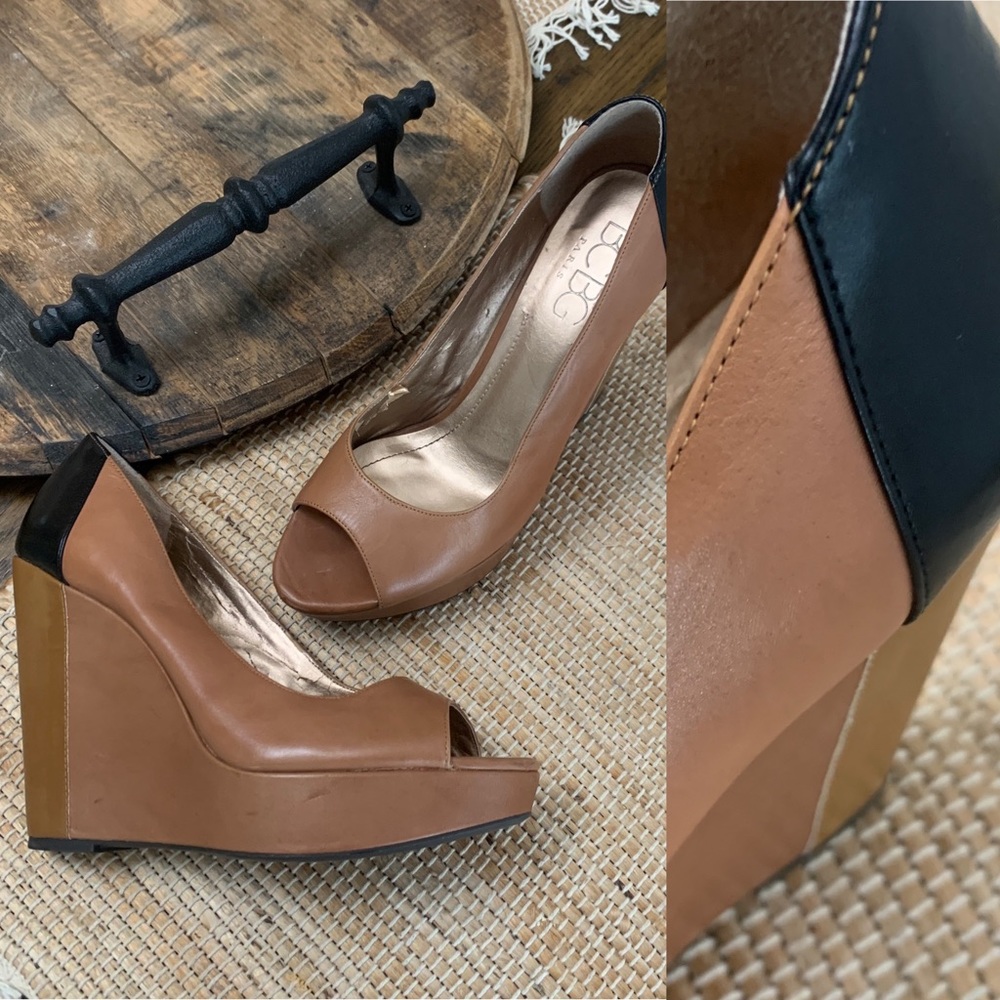Size 10 BCBG Tan/Black Wedges
